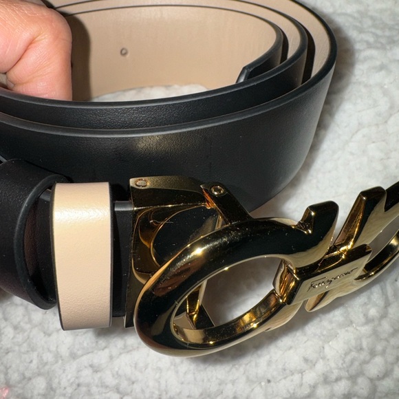 SALVATORE FERRAGAMO WOMENS REVEARSIBLE BELT BLACK & BEIGE - Picture 4 of 6